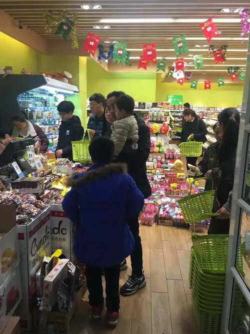 覆盖着临沂市大型商业中心,经营产品为全球特色休闲食品3000余种